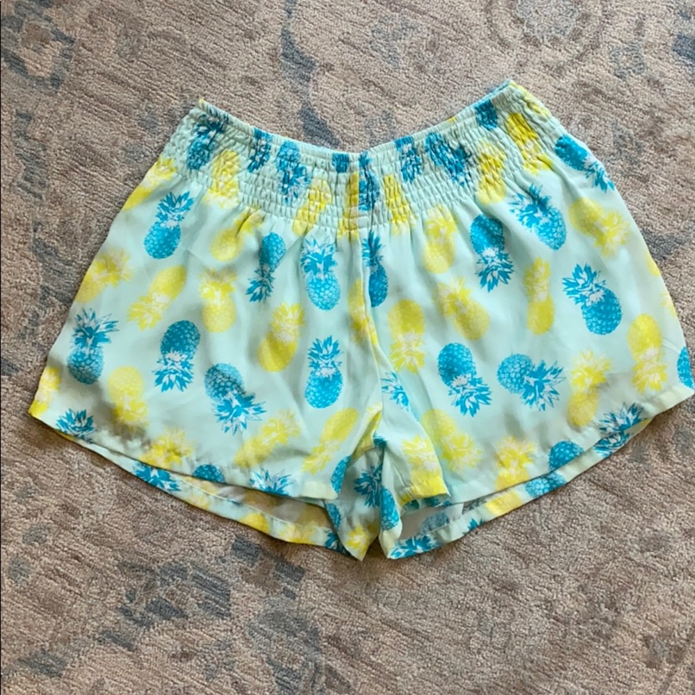 Pineapple pattern, flowy shorts